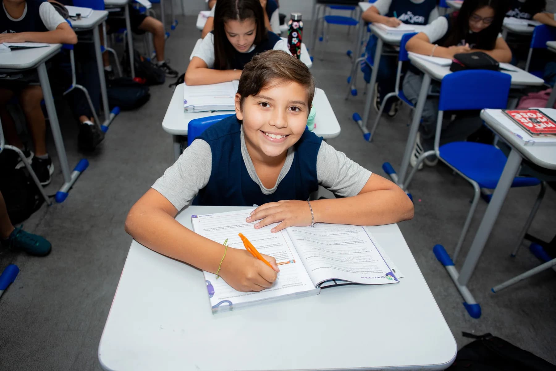 Aluno do Apogeu em atividade de aprendizagem